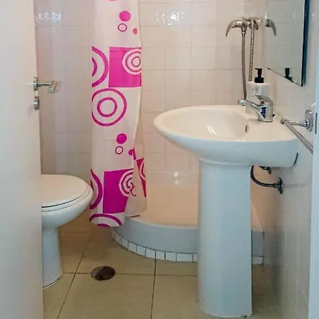 Edificio Sequeira: T2 Apartamento Ferias 아파트 *